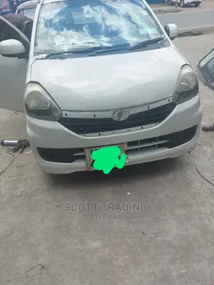 Diahatsu Mira Windshields