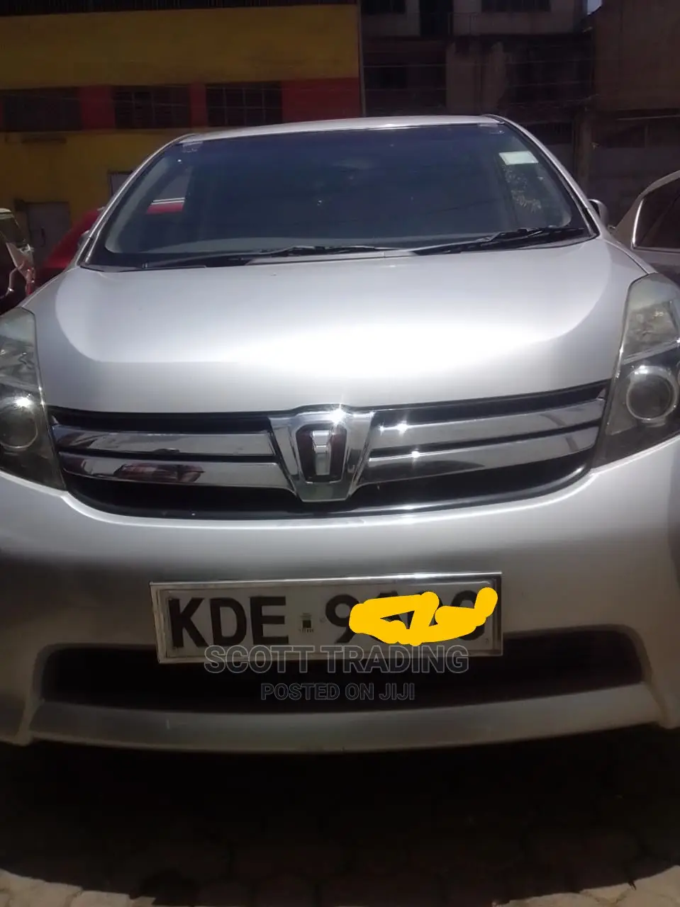 Toyota Isis Front Windscreen