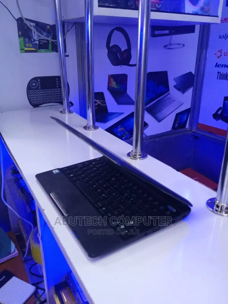 Laptop Asus Eee PC X101CH 1GB Intel Atom HDD 320GB