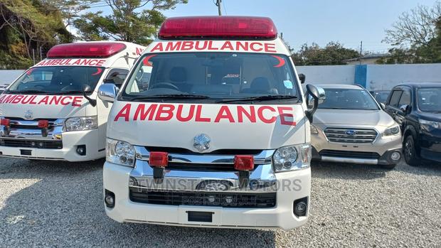 Toyota HiAce 2015 White - thumbnail 2
