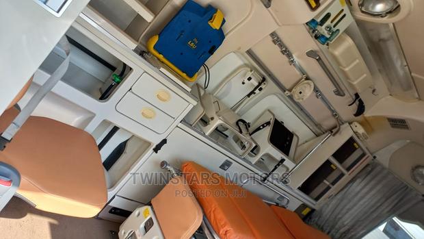 Toyota HiAce 2015 White - thumbnail 5