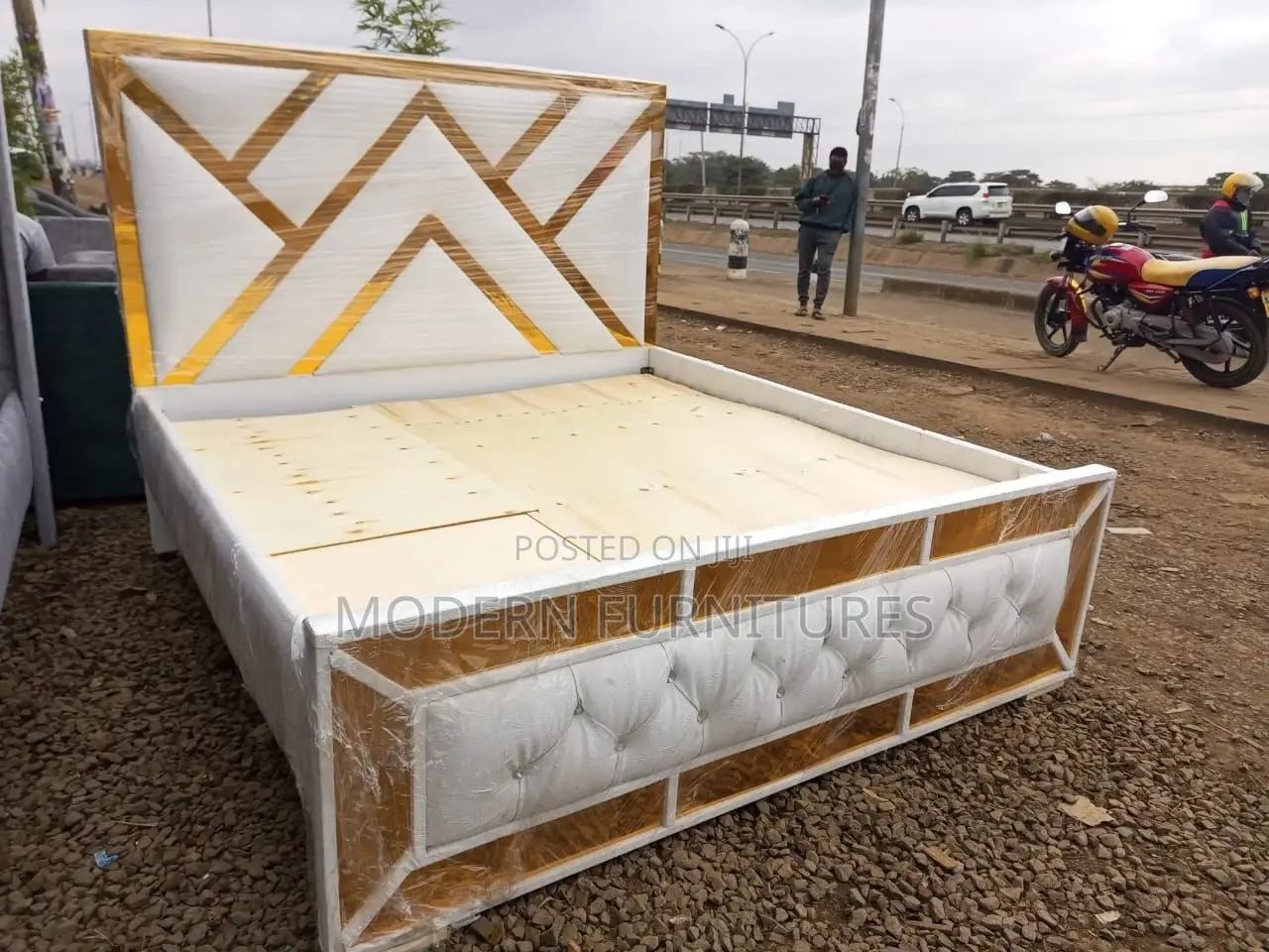 6/6 White Bed