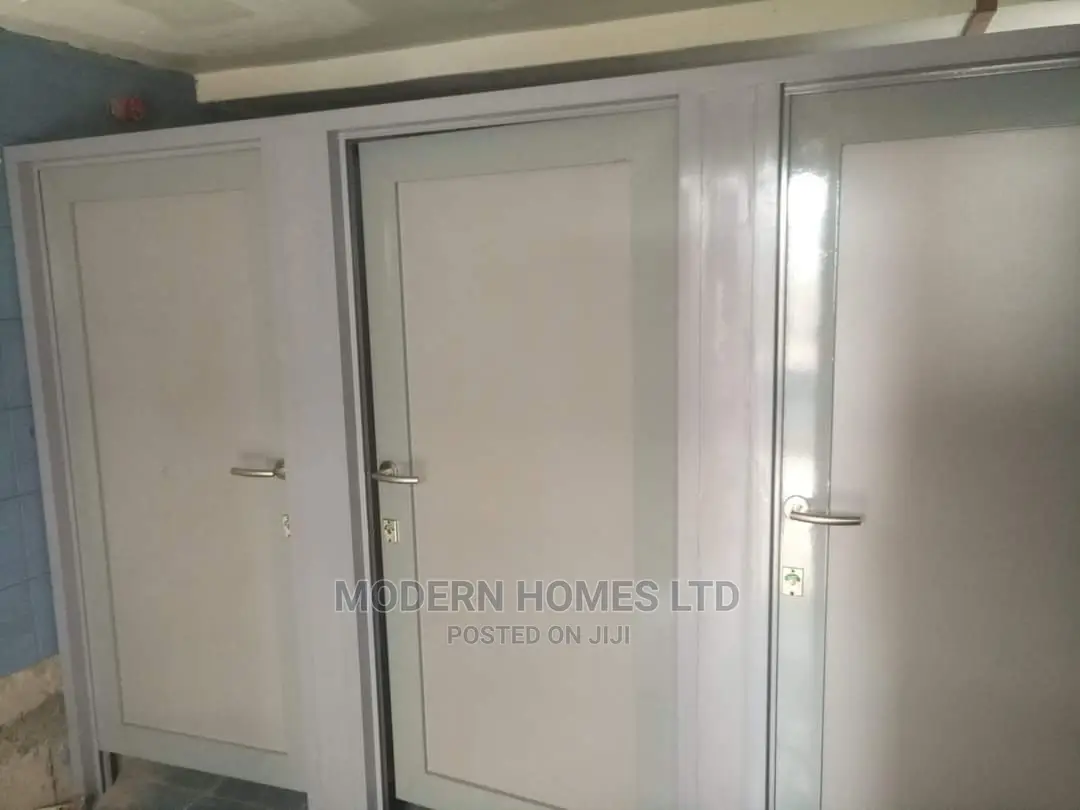 Aluminium and Board Partitioning for Public Toilets