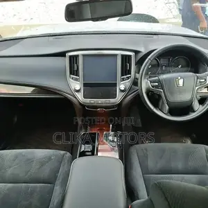 Toyota Crown 2016 Silver