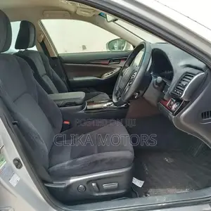 Toyota Crown 2016 Silver