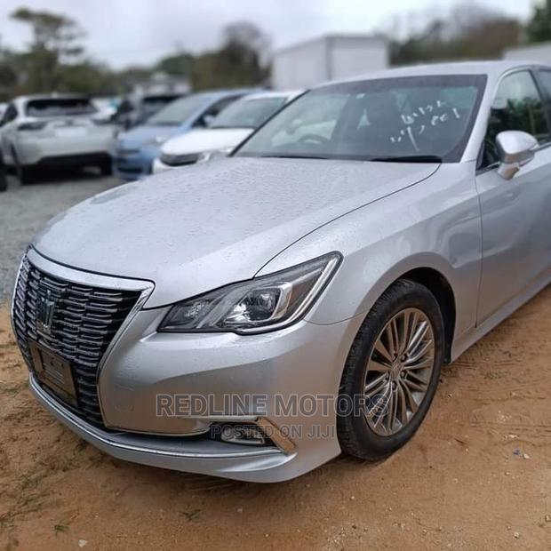 Toyota Crown 2016 Silver - thumbnail 4