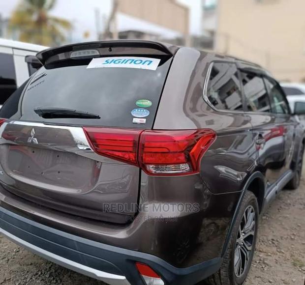 Mitsubishi Outlander 2017 Brown - thumbnail 4
