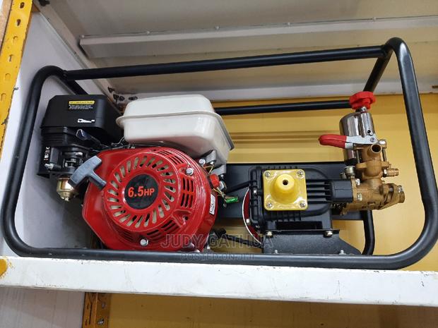 Engine With Sprayer - main view