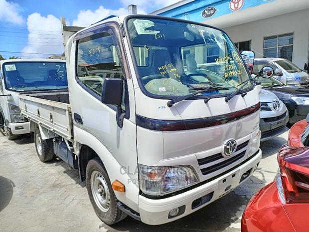 Toyota Dyna 4wd - main view