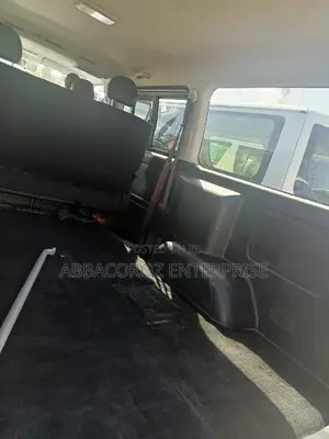 Toyota HiAce 2015 Orange