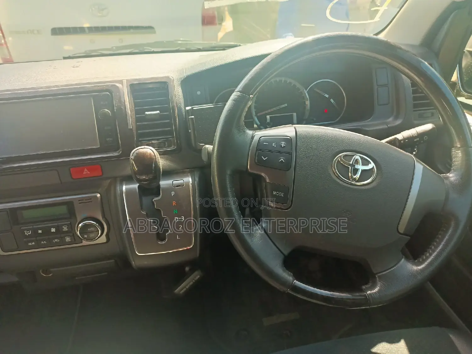 Toyota HiAce 2015 Orange