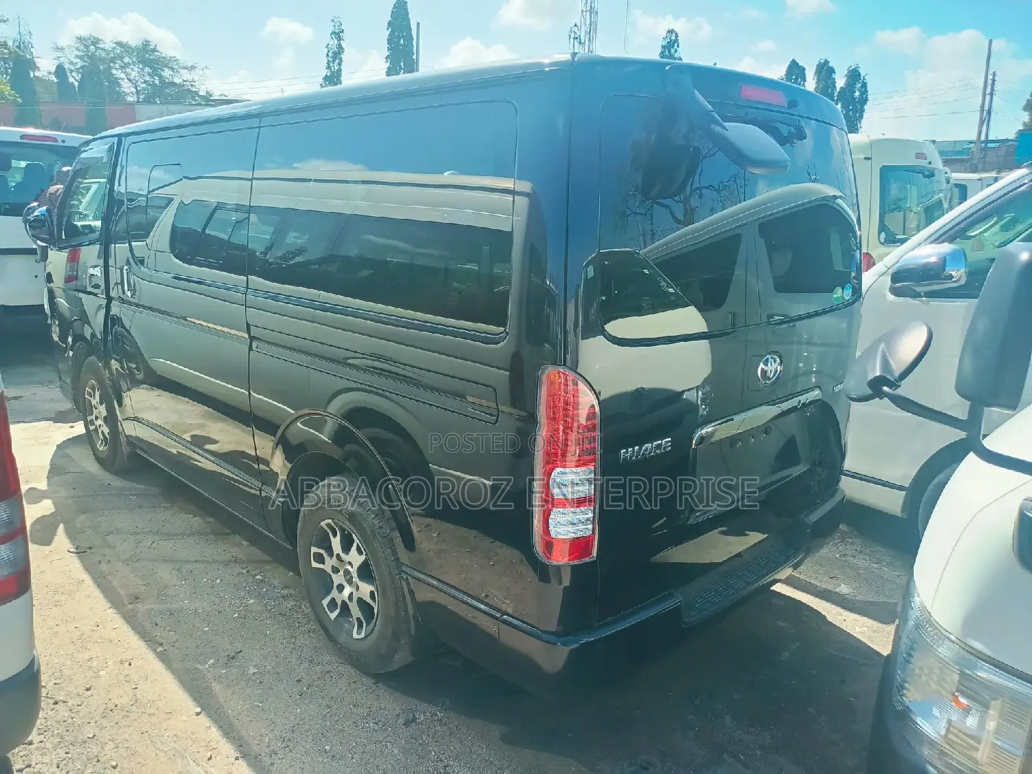 Toyota HiAce 2015 Orange