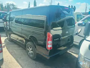 Toyota HiAce 2015 Orange