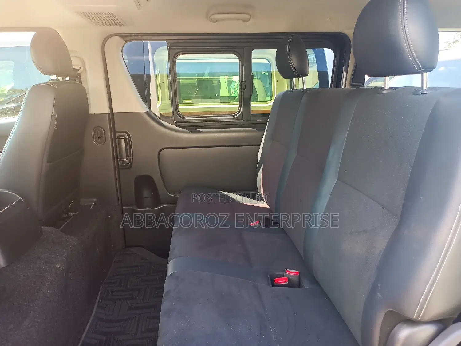 Toyota HiAce 2015 Orange