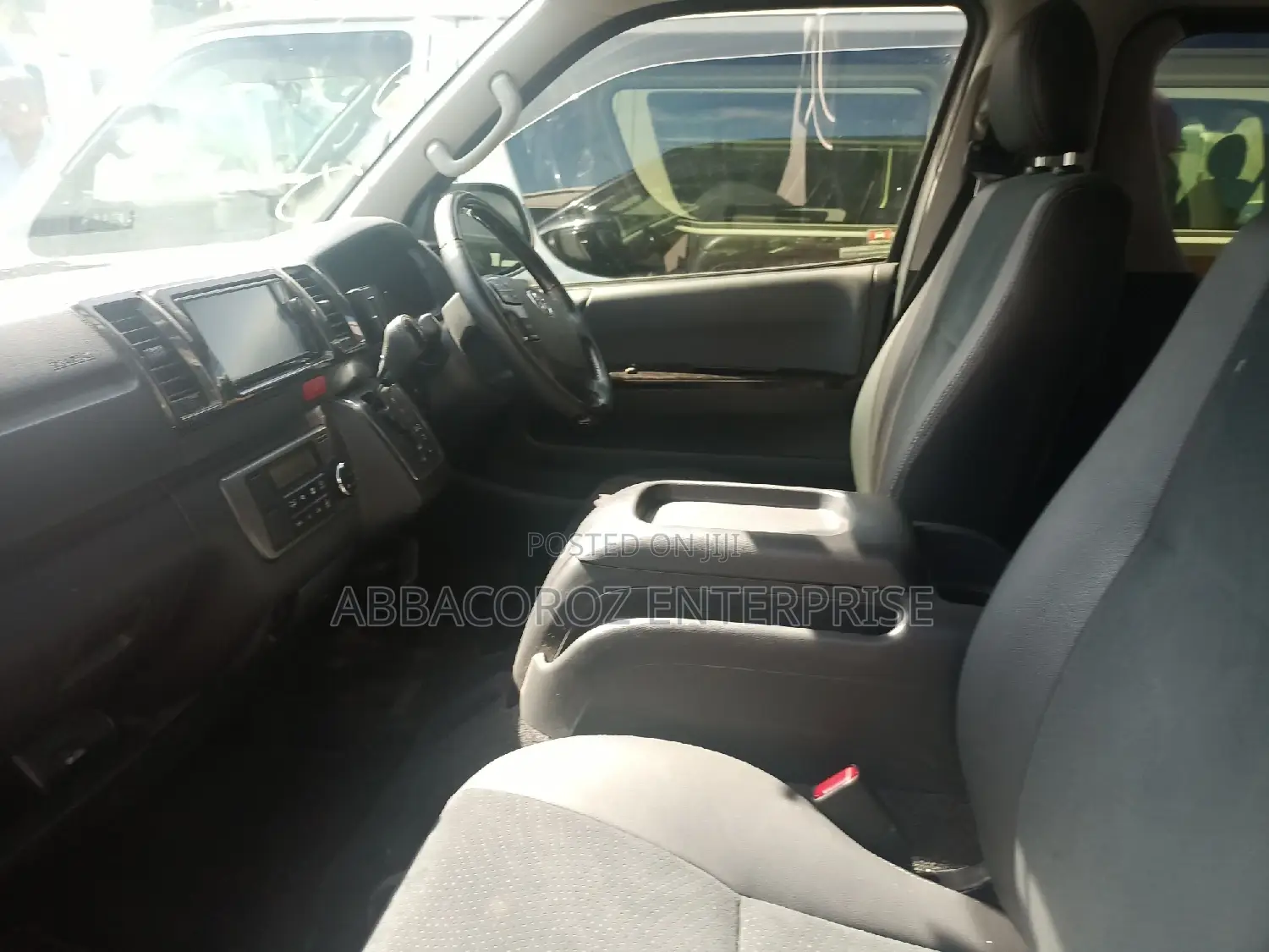 Toyota HiAce 2015 Orange