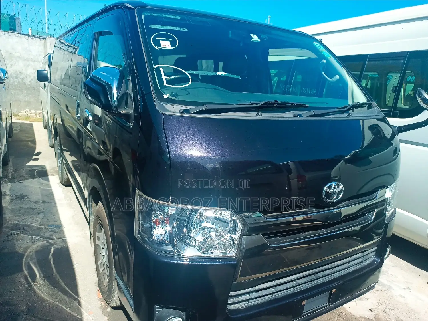 Toyota HiAce 2015 Orange