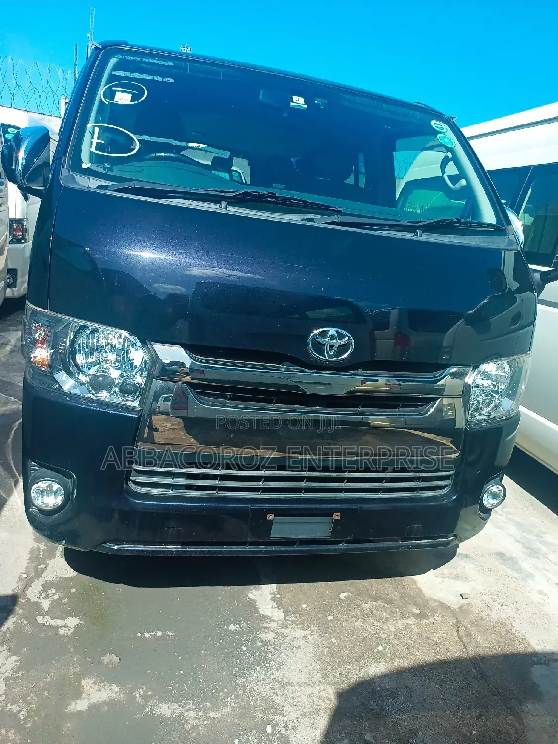 Toyota HiAce 2015 Orange