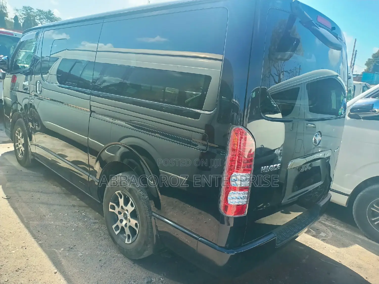 Toyota HiAce 2015 Orange
