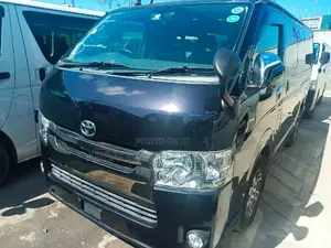 Toyota HiAce 2015 Orange