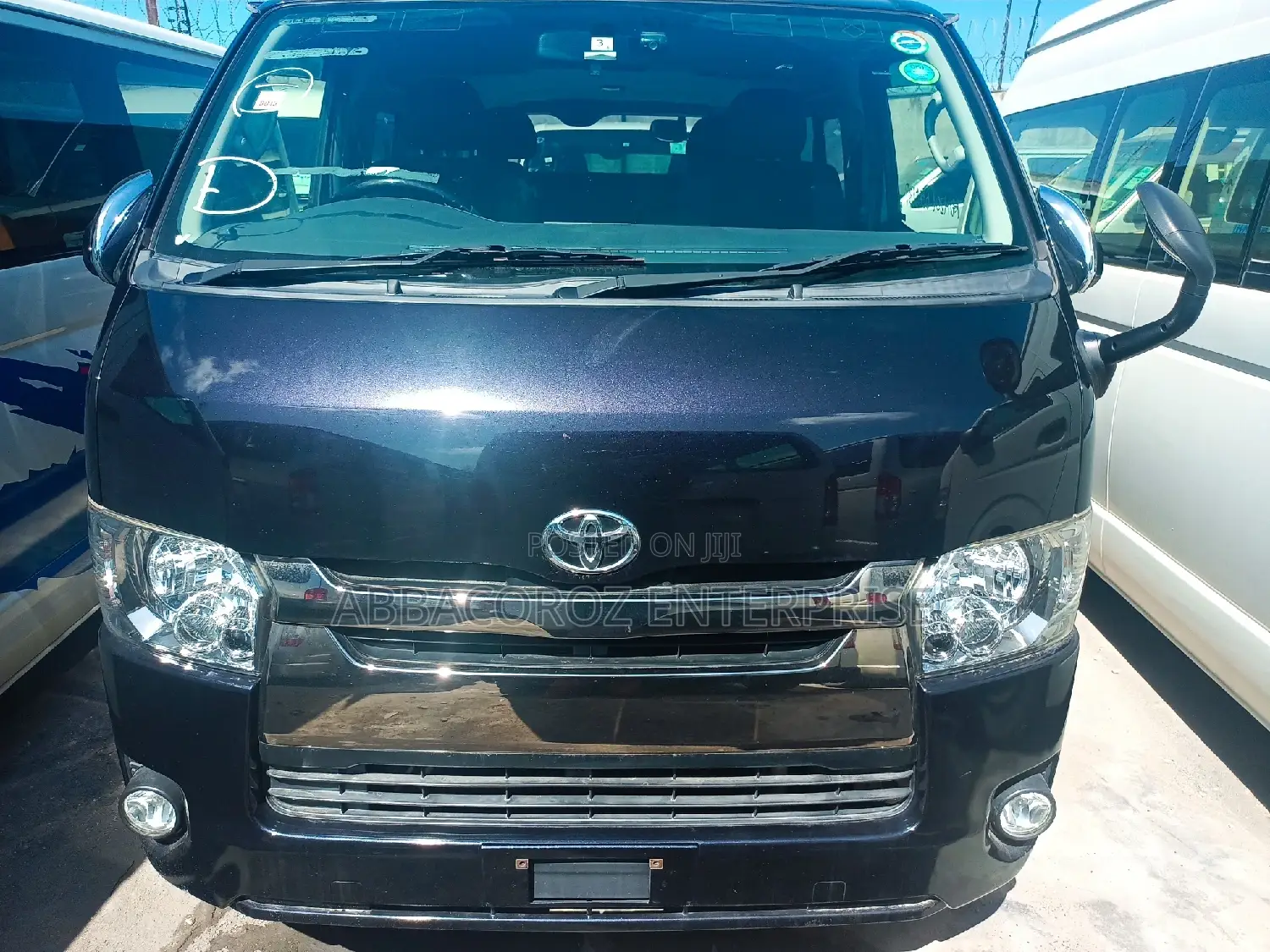 Toyota HiAce 2015 Orange