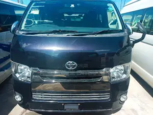 Toyota HiAce 2015 Orange