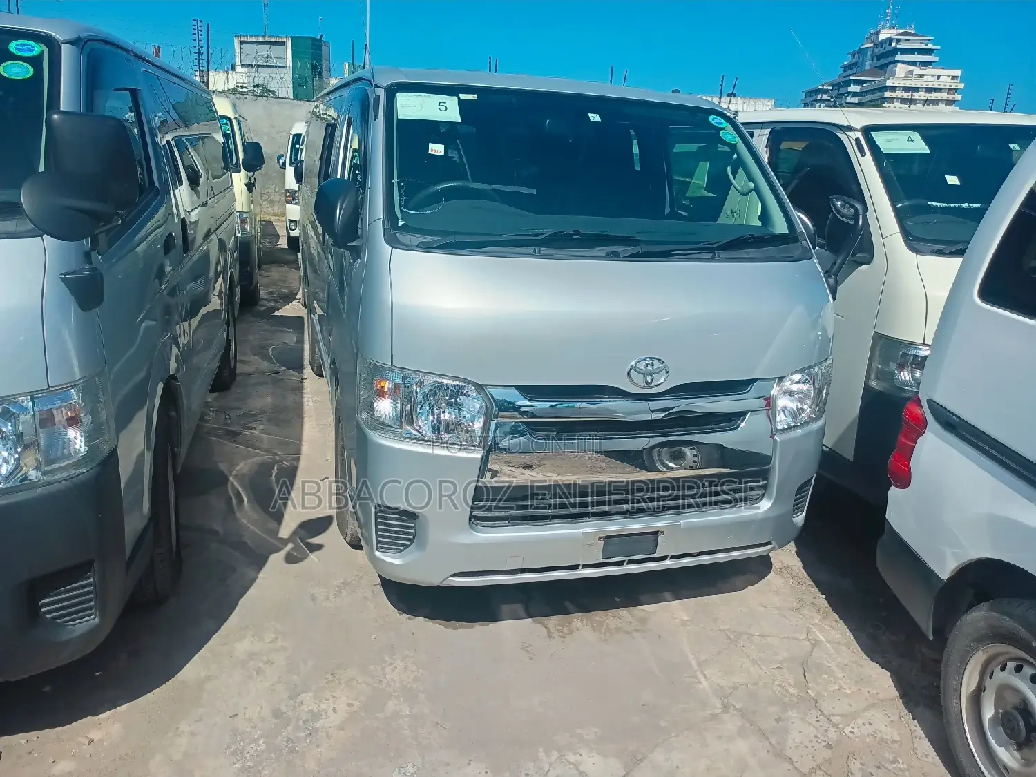 Toyota HiAce 2015 Silver
