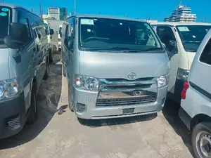 Toyota HiAce 2015 Silver