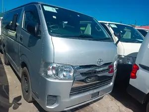 Toyota HiAce 2015 Silver