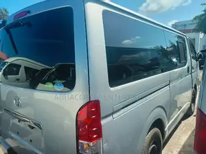 Toyota HiAce 2015 Silver