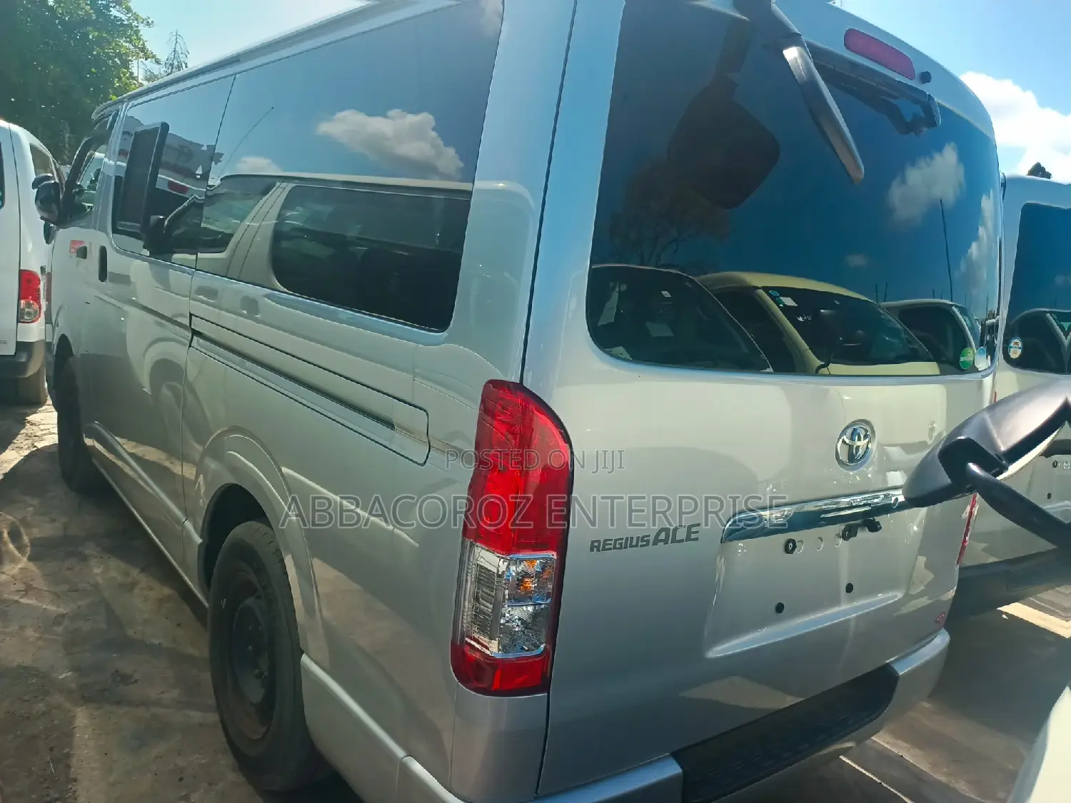 Toyota HiAce 2015 Silver