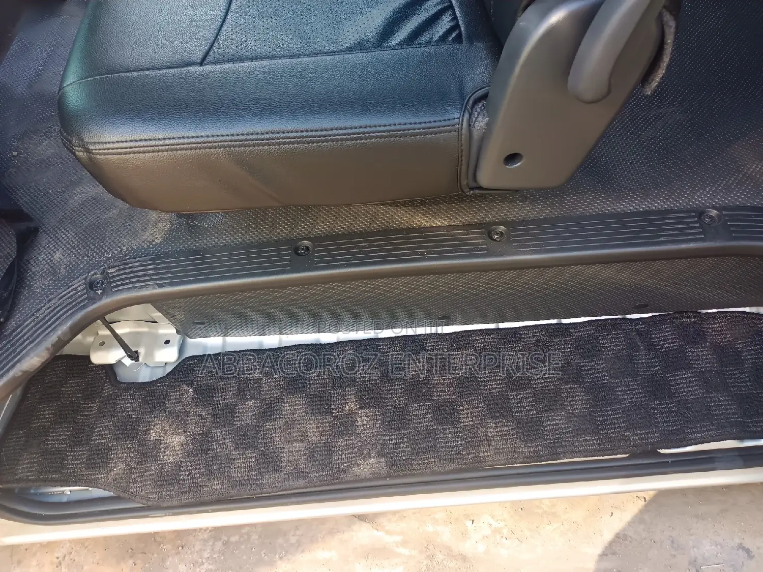 Toyota HiAce 2015 Silver