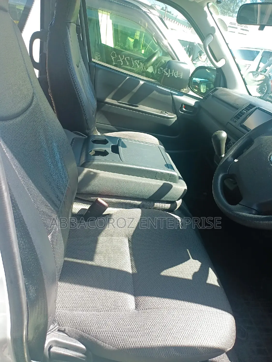 Toyota HiAce 2015 Silver