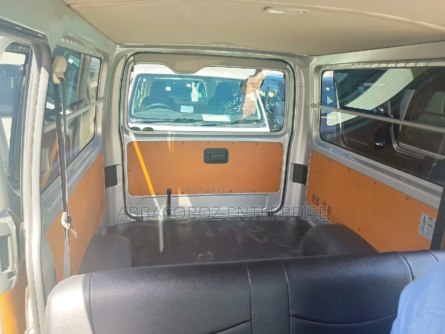 Toyota HiAce 2015 Silver