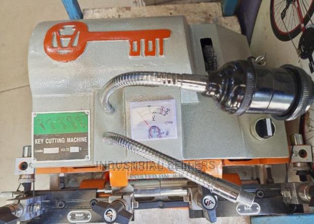 Ideal Key Cutting Machine - main view