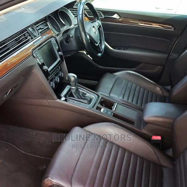 Volkswagen Passat 2016 Gray - thumbnail 2