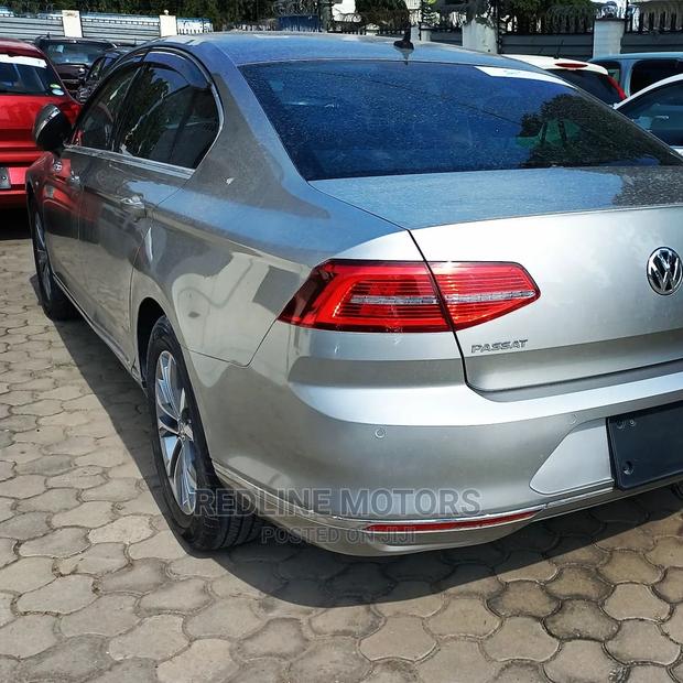 Volkswagen Passat 2016 Gray - thumbnail 5