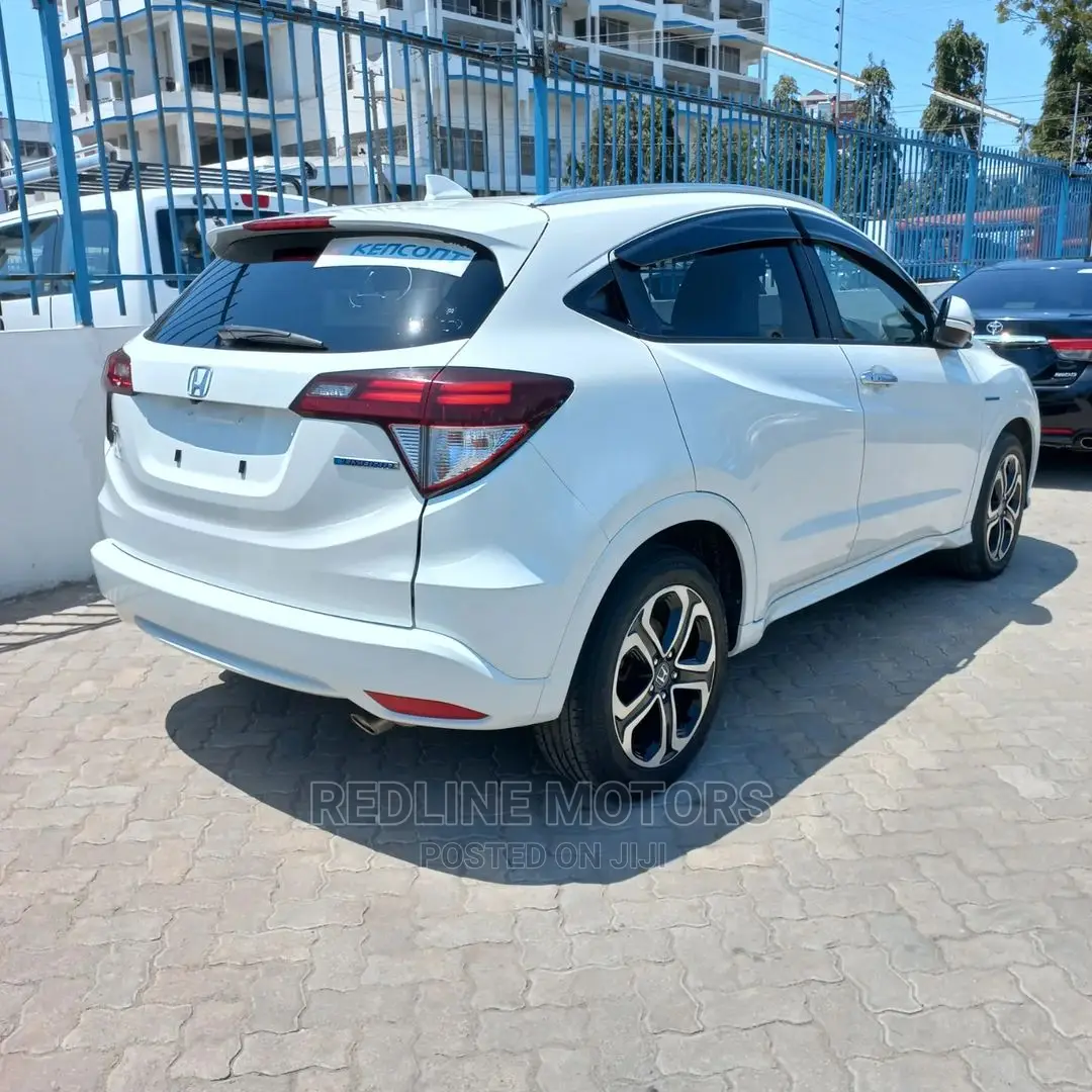 Honda Vezel 1.5 Hybrid 4WD 2016 White