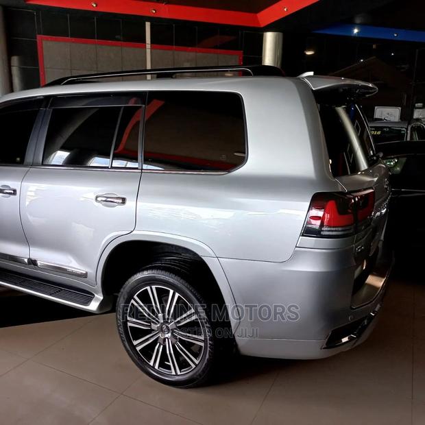 Toyota Land Cruiser Prado 2016 Silver - thumbnail 4