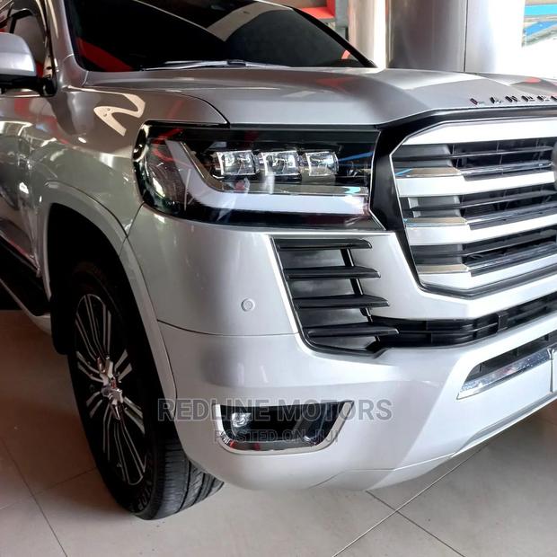 Toyota Land Cruiser Prado 2016 Silver - thumbnail 2