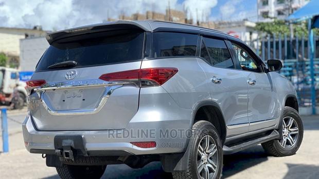 Toyota Fortuner 2016 Silver - thumbnail 5