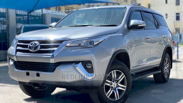 Toyota Fortuner 2016 Silver - main view
