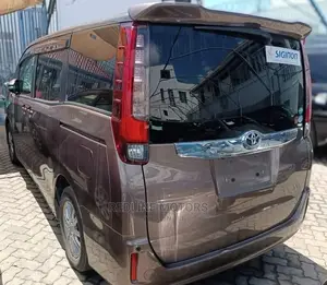 Toyota Noah 2.0 AWD (7 Seater) 2016 Brown