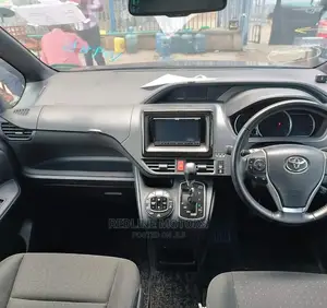 Toyota Noah 2.0 AWD (7 Seater) 2016 Brown