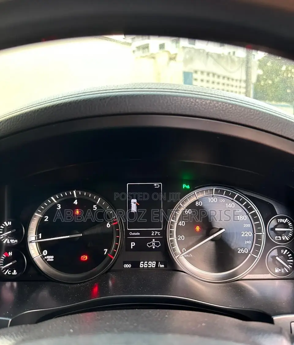 Lexus LX 570 AWD 2018 White