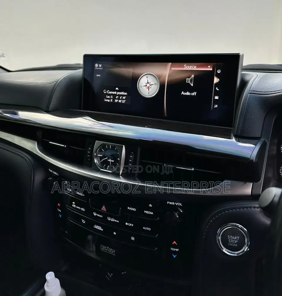Lexus LX 570 AWD 2018 White
