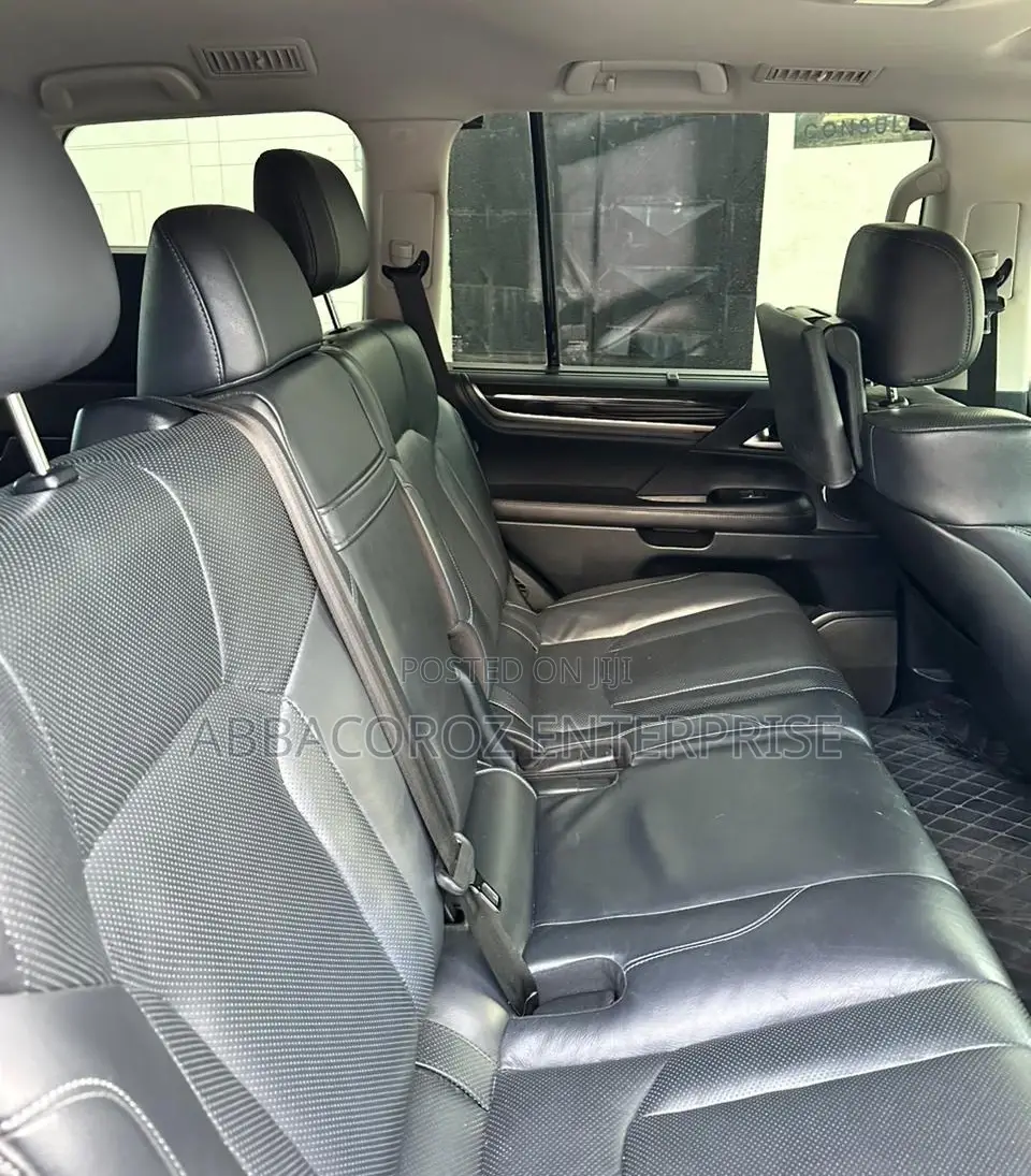 Lexus LX 570 AWD 2018 White
