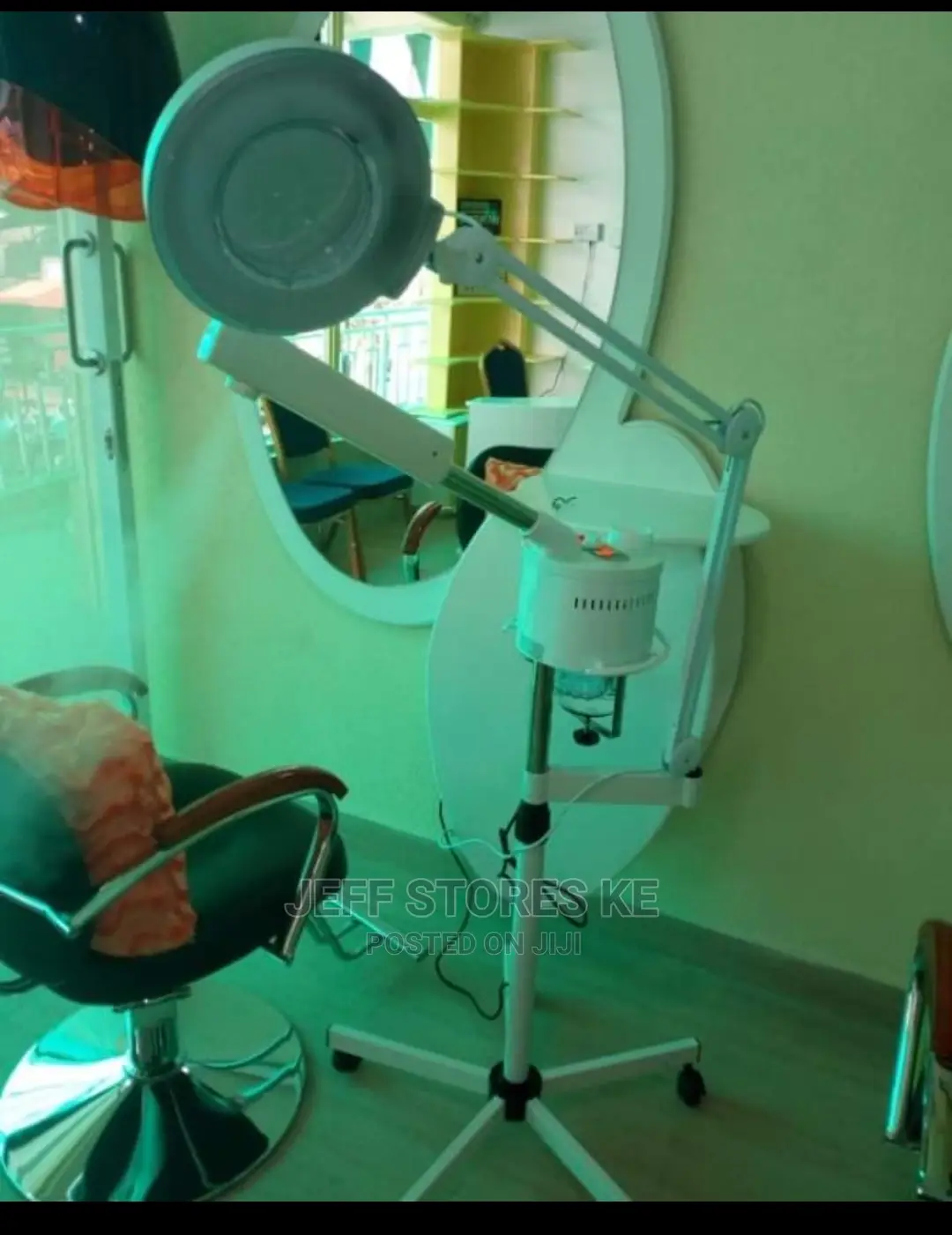 Stand Facial Steamer With a Magnifying Lamp (2 in 1)