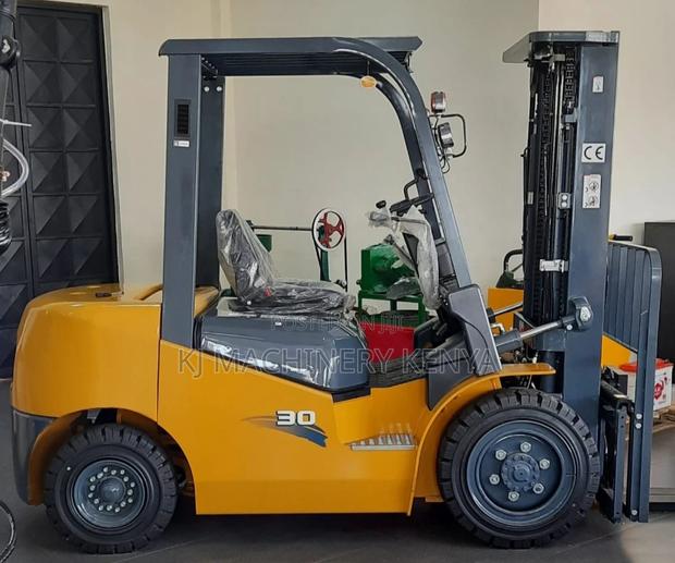 3tonne Forklift - main view