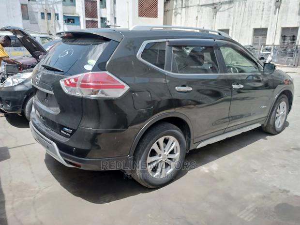 Nissan X-Trail 2017 Green - thumbnail 4