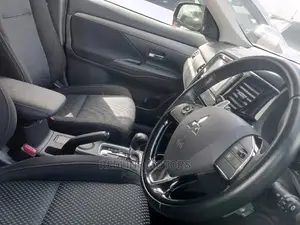 Mitsubishi Outlander SE AWC 2017 Red